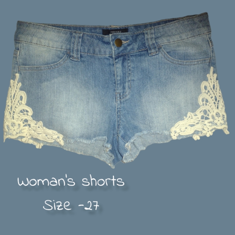 Woman's shorts